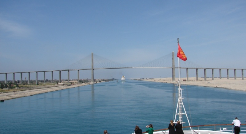 2008/03(March)/AroundTheWorld/Suez Post/800x600_Freedom Bridge.JPG